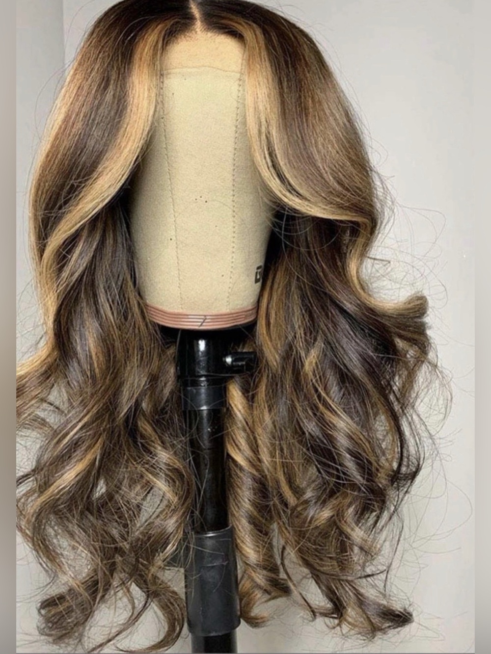 18” Real Human Hair Lace Front Wavy Highlighted- Brown with Blonde Highlights - Picture 2 of 2